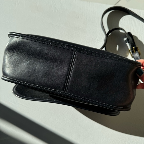 Vintage Coach City Bag in Navy 🫐 - Picture 4 of 6